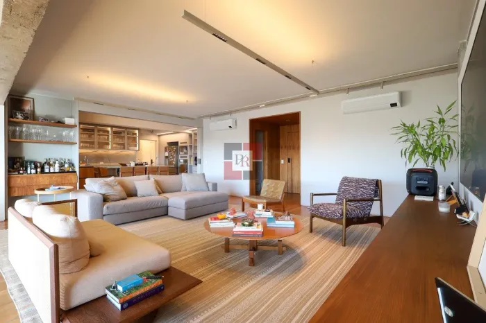 Apartamento de 244m² com vista privilegiada em Moema