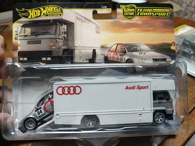 Hot Wheels Team Transport Audi S4 quattro