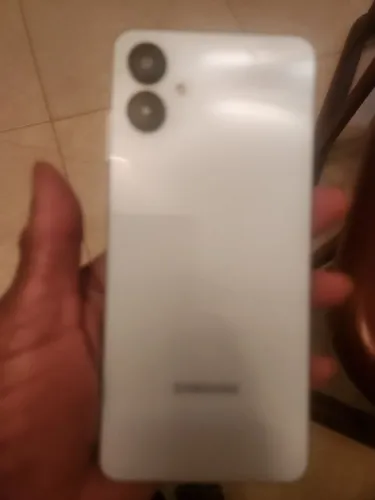 Vendo celular Samsung A06 128 sem marcas de uso com nota fiscal caixa película capinha