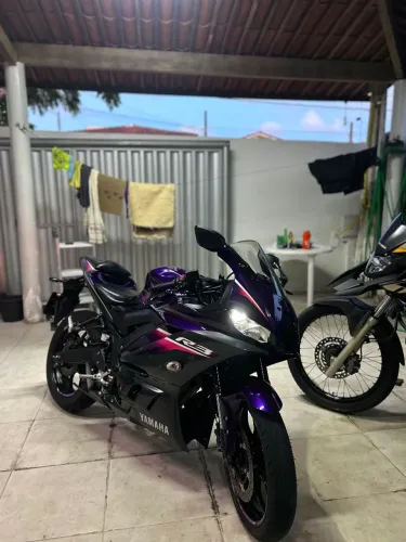 Yamaha R3 2024 roxo ?
