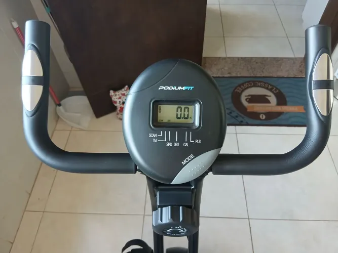 Bicicleta Ergometrica Dobrável PodiumFit X-BIKE 100 Magnética