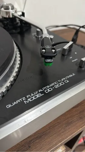 Toca discos Dd200q