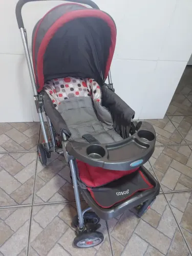 Vendo carrinho de bebê cosco praticamente novo