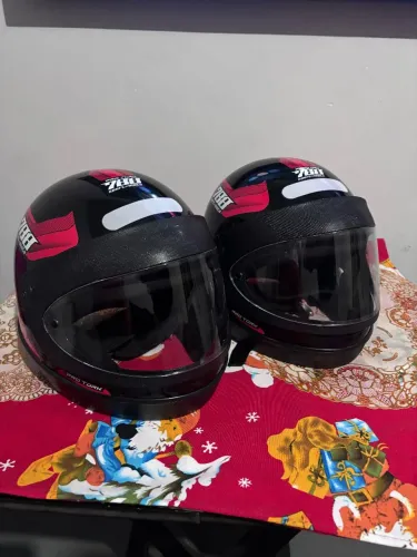 2 Capacetes seminovos (N60/ N58) 
