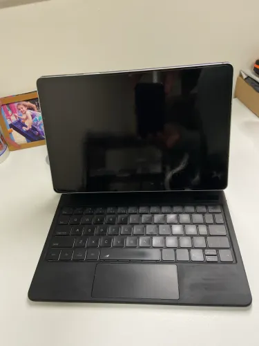 Tablet Samsung Galaxy Tab S9 FE com capa teclado por Bluetooth