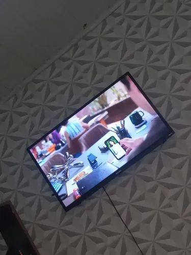 Tv Smart  Semp 32 polegadas  Roku funcionando perfeitamente 