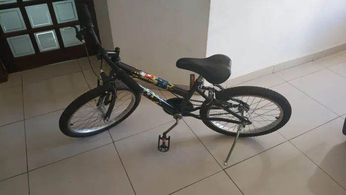 Bicicleta infantil aro 20 semi nova estado de novo