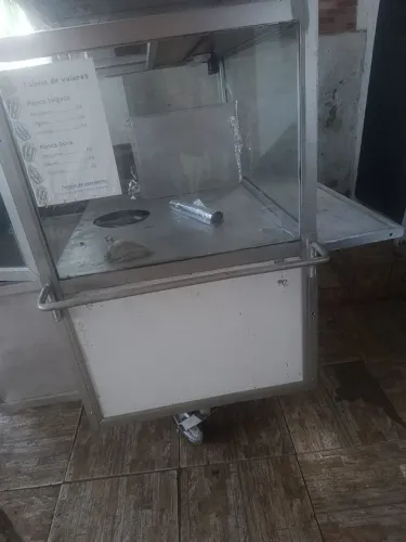 Vendo carrocinha de pipoca com panelas.