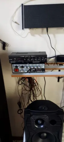 1 Amp. Taramps e 4 caixas de som