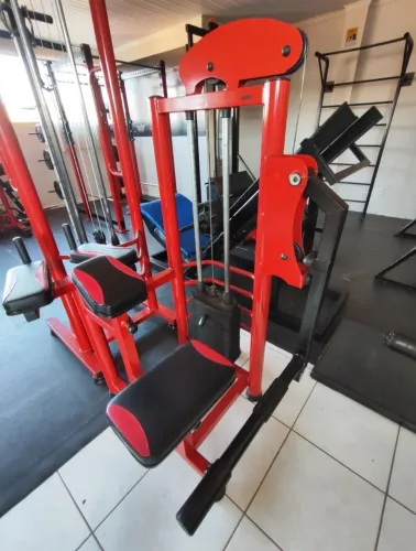 Máquina de glúteo 4 apoios
