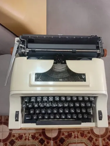 Máquina de escrever Sperry Remington 22