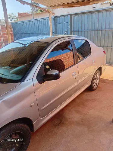 Peugeot 207 Sedan Passion XR 1.4 Flex 8V 4P 2011
