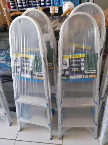 VENDO ESCADAS EM ALUMÍNIO NOVAS