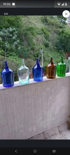 Garrafões higienizados sem defeitos