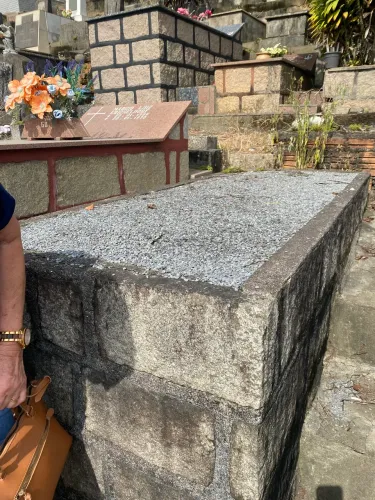 Jazigo túmulo cemitério DNA Francisca