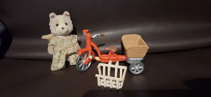 Sylvanian family _ kit, detalhe na cesta