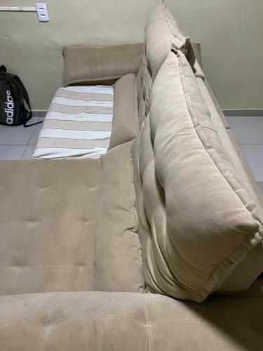 Sofá retrátil base em madeira