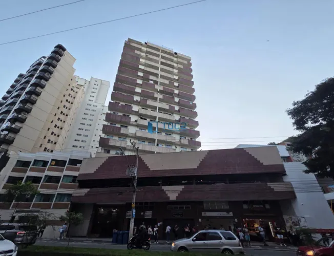 Apartamento com garagem para alugar na Av Itamar Franco, bairro São Mateus - Juiz de Fora 