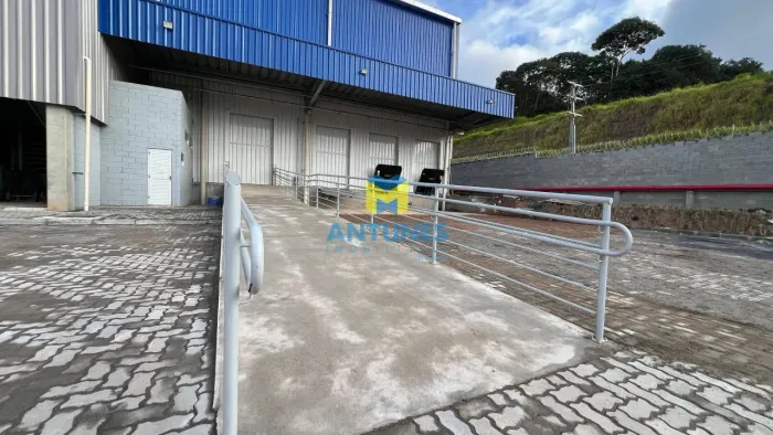 Alugue galpão em Condomínio com 1.900m². BR-232 em Moreno