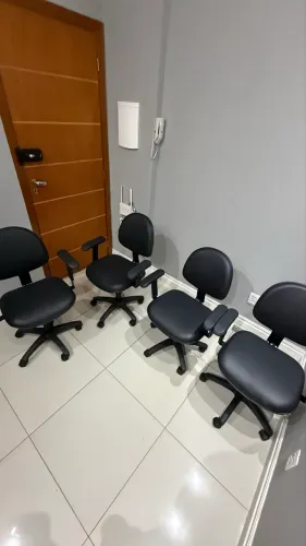 Cadeira giratória para escritório com regulagem