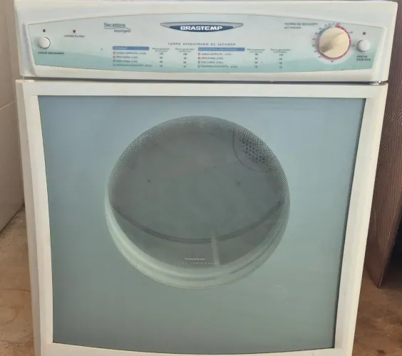 Secadora Brastemp 10 kg Intelligent funcionando