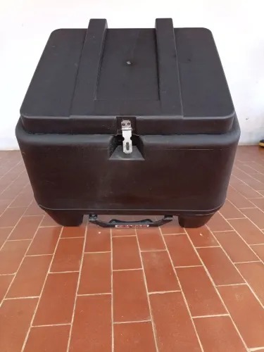 Baú com suporte para Honda Bros pronto pra instalação