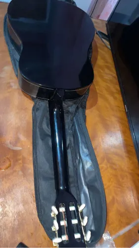 Violão acústico