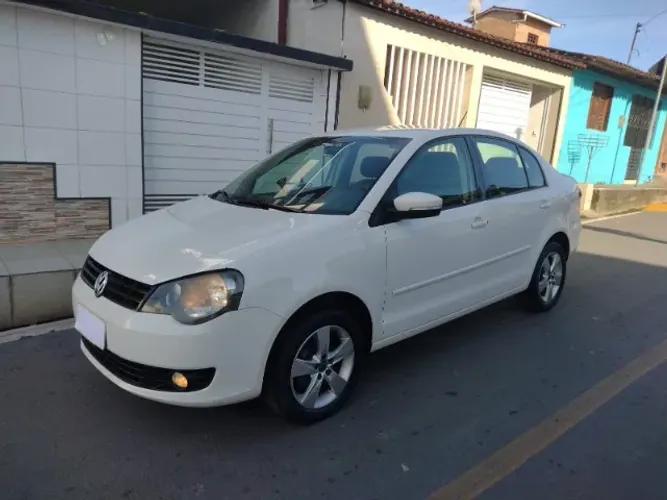 Volkswagen Polo Sedan 1.6 MI Total Flex 8V 4P 2014