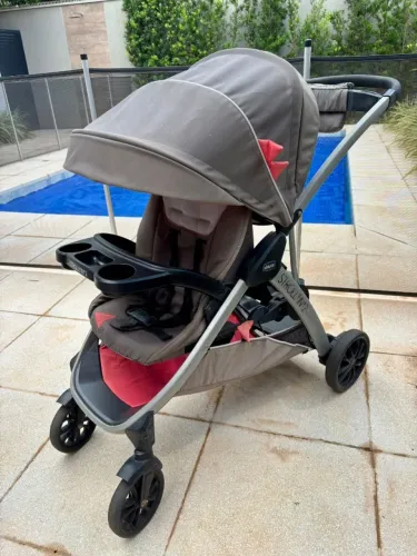 Carrinho de Bebê Chicco Stroll'in'2 - cor preto e vermelho (usado) 