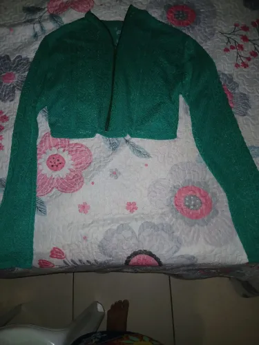 Blusa cropped de zíper 30 reais