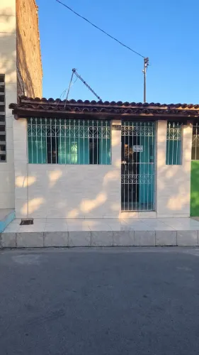 Alugo casa
