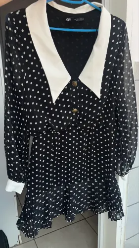 Vestido Zara poa curto plissado com mangas