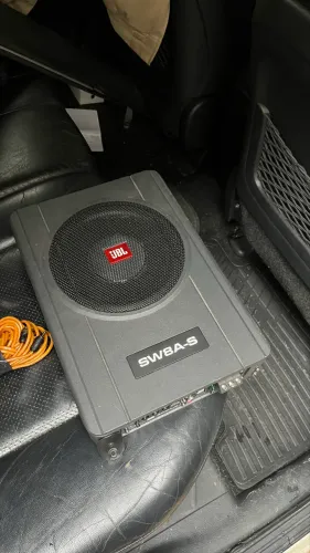 Subwoofer automotivo JBL