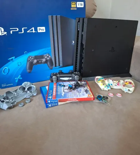 Ps4 Pro 1Tb um Controle e Acessórios Completos Originais e Acompanhamento de 9 jogos