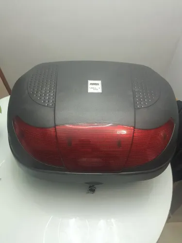 Bau de motu semi novo 