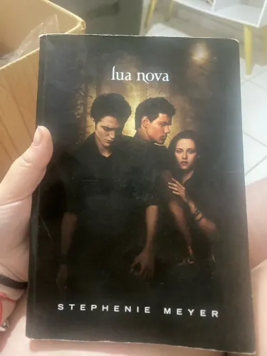 Vende-se livro do crepúsculo LUA NOVA