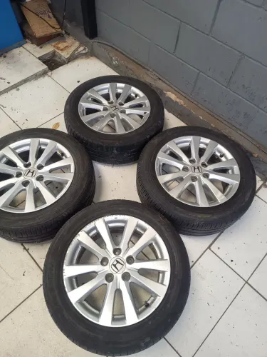Rodas aro 16 Honda Civic com pneus semi novos 2,000 a vista