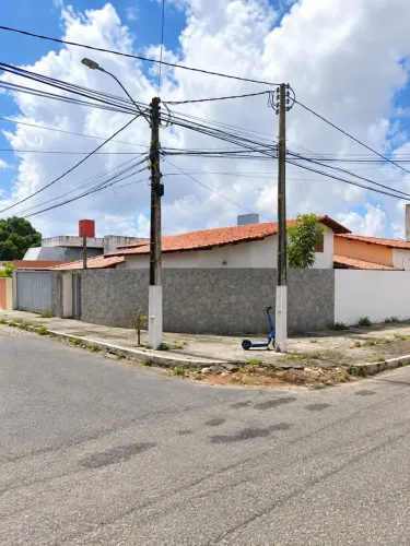 JB CASA COM 3 QUARTOS SENDO 1 SUÍTE MEDINDO 370M² EM CAPIM MACIO EM LOCALIZAÇÃO PRIVILEGIA
