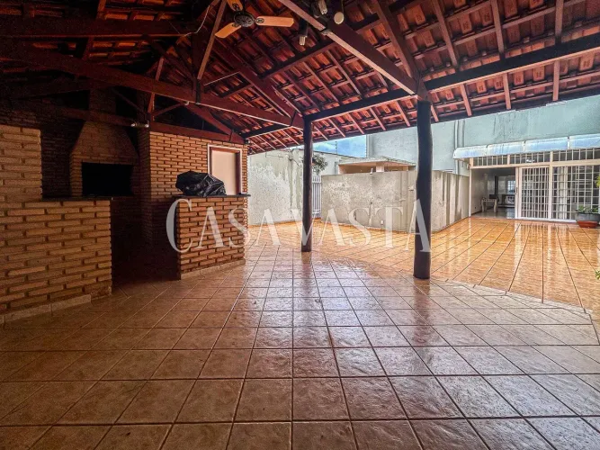 Casa Sobrado no bairro Vila Mendonça (03 Suítes)