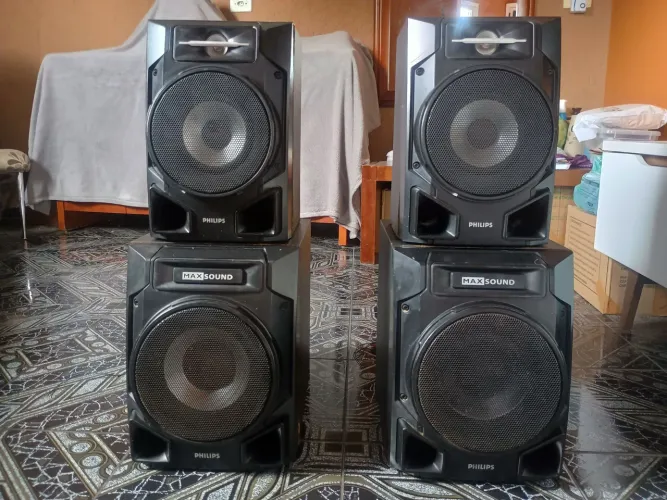 Jogo de 4 caixas Phillips: 2 SUBWOOFER + 2 Caixas