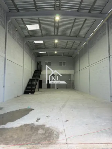 Locação Excelente Galpão Novo - 300M2 - Bairro Emaus (Pq Industrial)