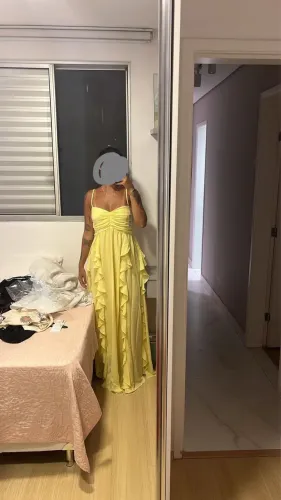 Vestido de festa amarelo manteiga