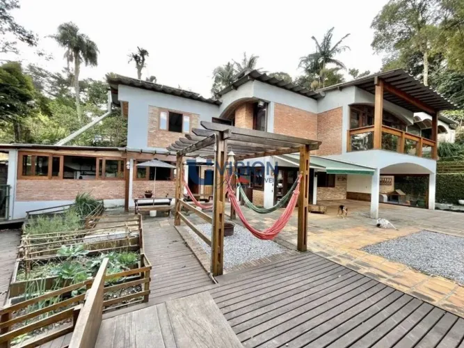 Casa de condomínio estilo Sobradocom 3 suítes -Condomínio Iolanda - Taboão da Se