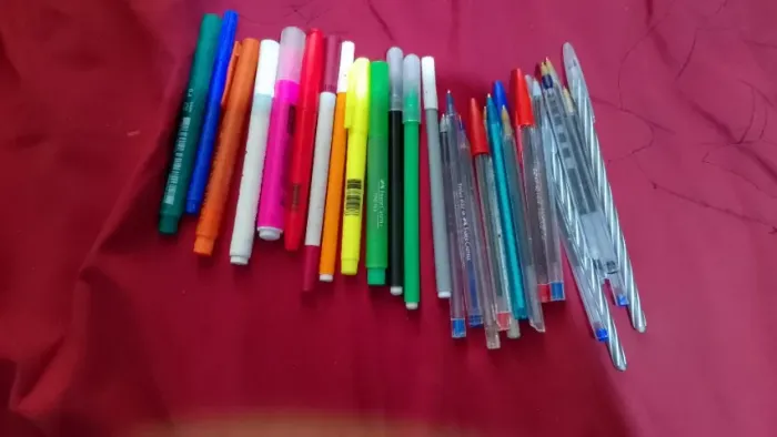 Kit usado 30 materiais escolar em bom estado