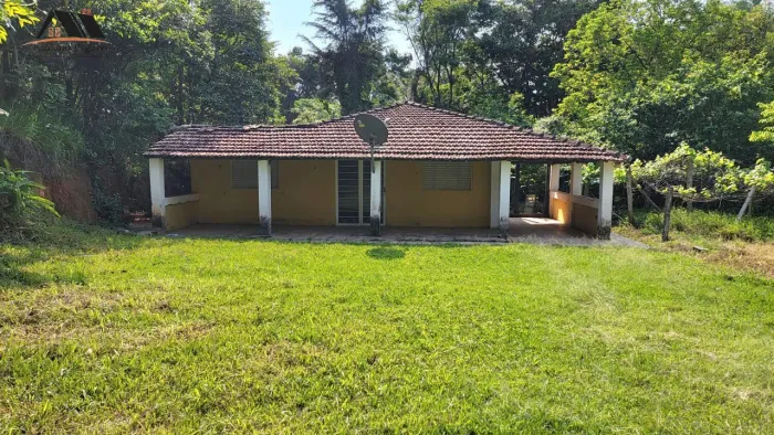Sítio para Venda em Pedra Bela, centro, 3 dormitórios, 2 suítes, 2 banheiros