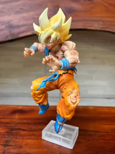 Action Figure Dragon Ball - Goku SJJ 21cm Com Base Aérea