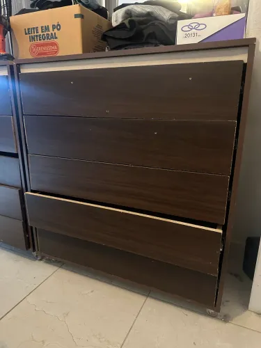 2 cômodas com 5 gavetas cada 300 as duas