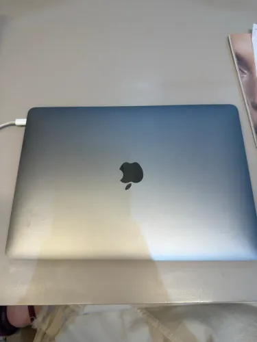 MacBook Air 13 Apple Intel Core i5 8GB RAM 128GB SSD - Excelente Estado