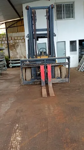 Empilhadeira Yale ( capacidade de carga 7ton).