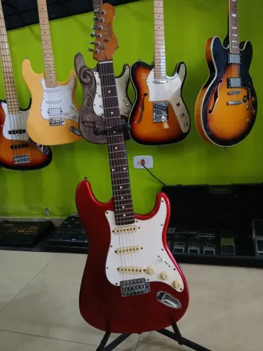 Guitarra Dolphin Vermelha - Seminova - Aceito Trocas